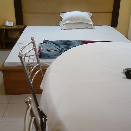 Royal Park Residential Hotel Chittagong Buitenkant foto