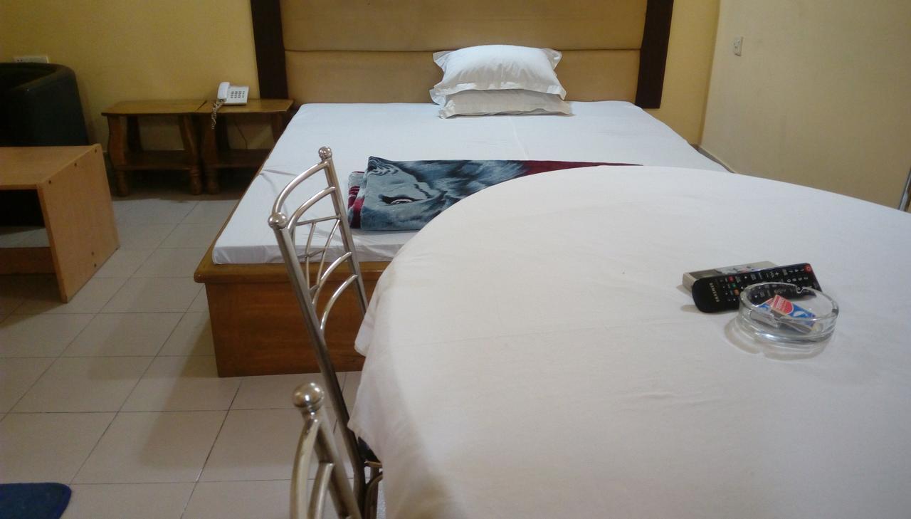 Royal Park Residential Hotel Chittagong Buitenkant foto