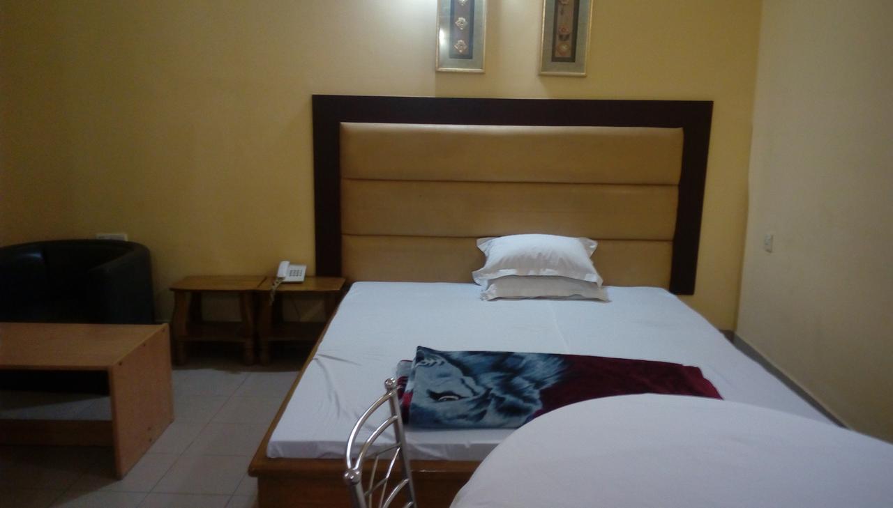 Royal Park Residential Hotel Chittagong Buitenkant foto